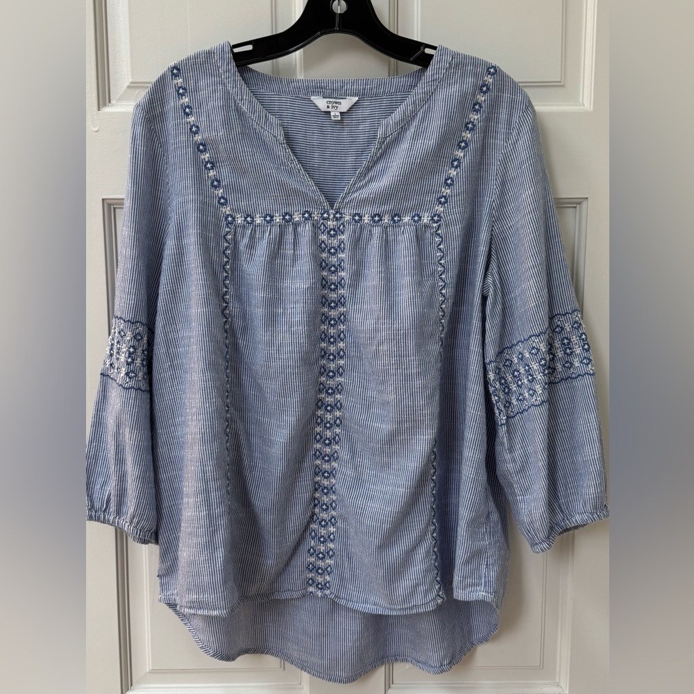 Crown and Ivy Embroidered Top Large